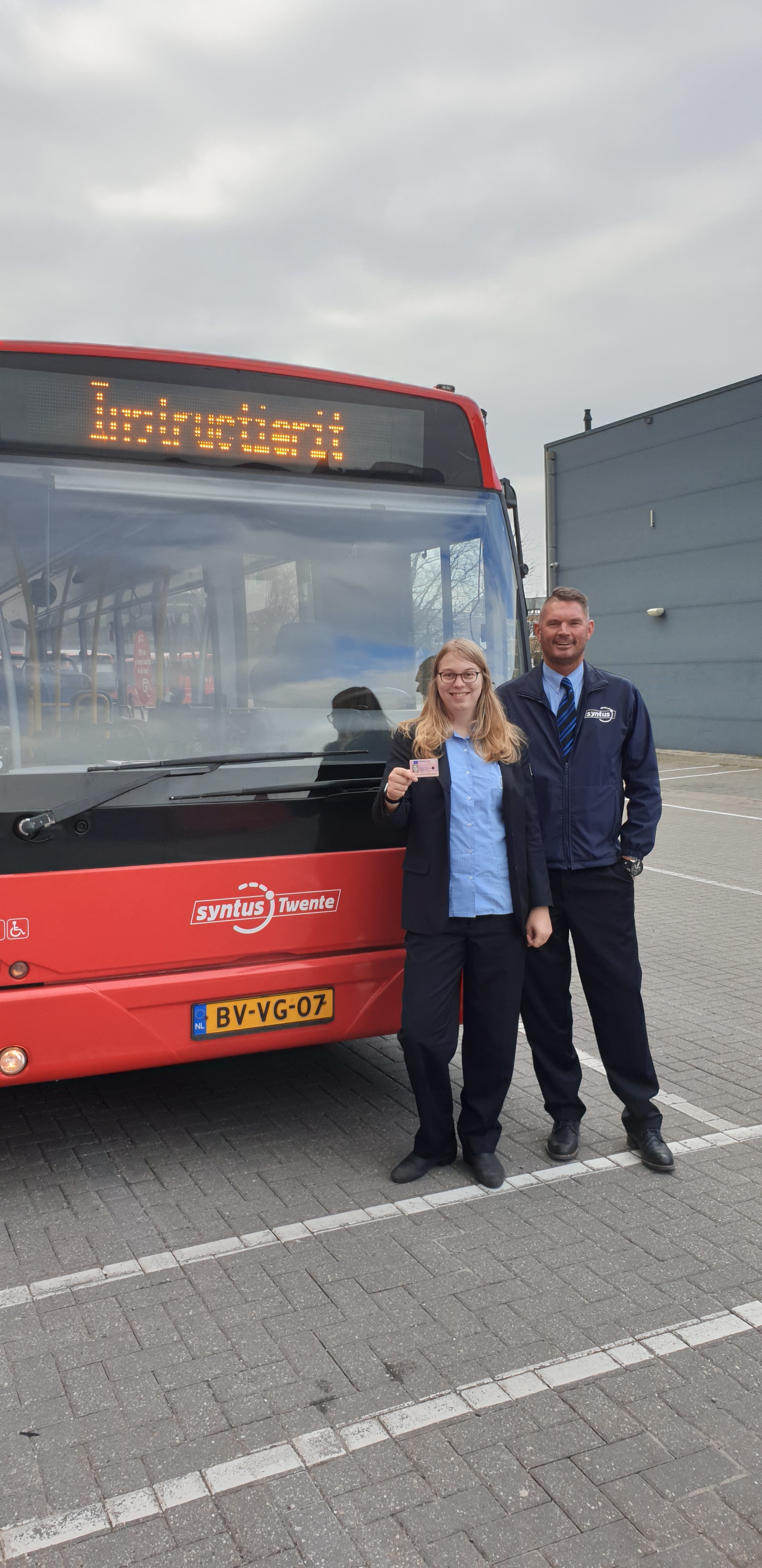 Eerste leerling buschauffeurs slagen voor opleiding
