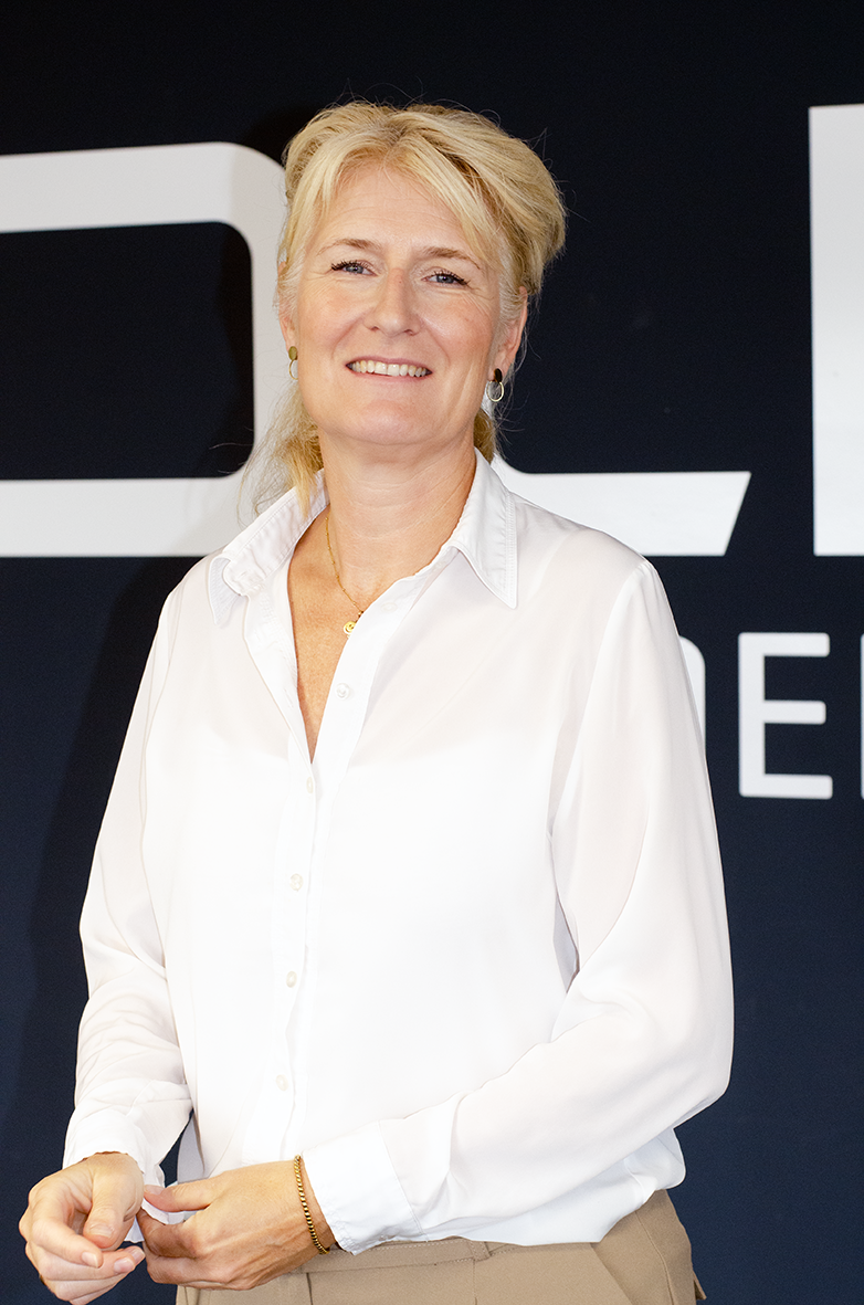 Vivien Hoekstra 100X66